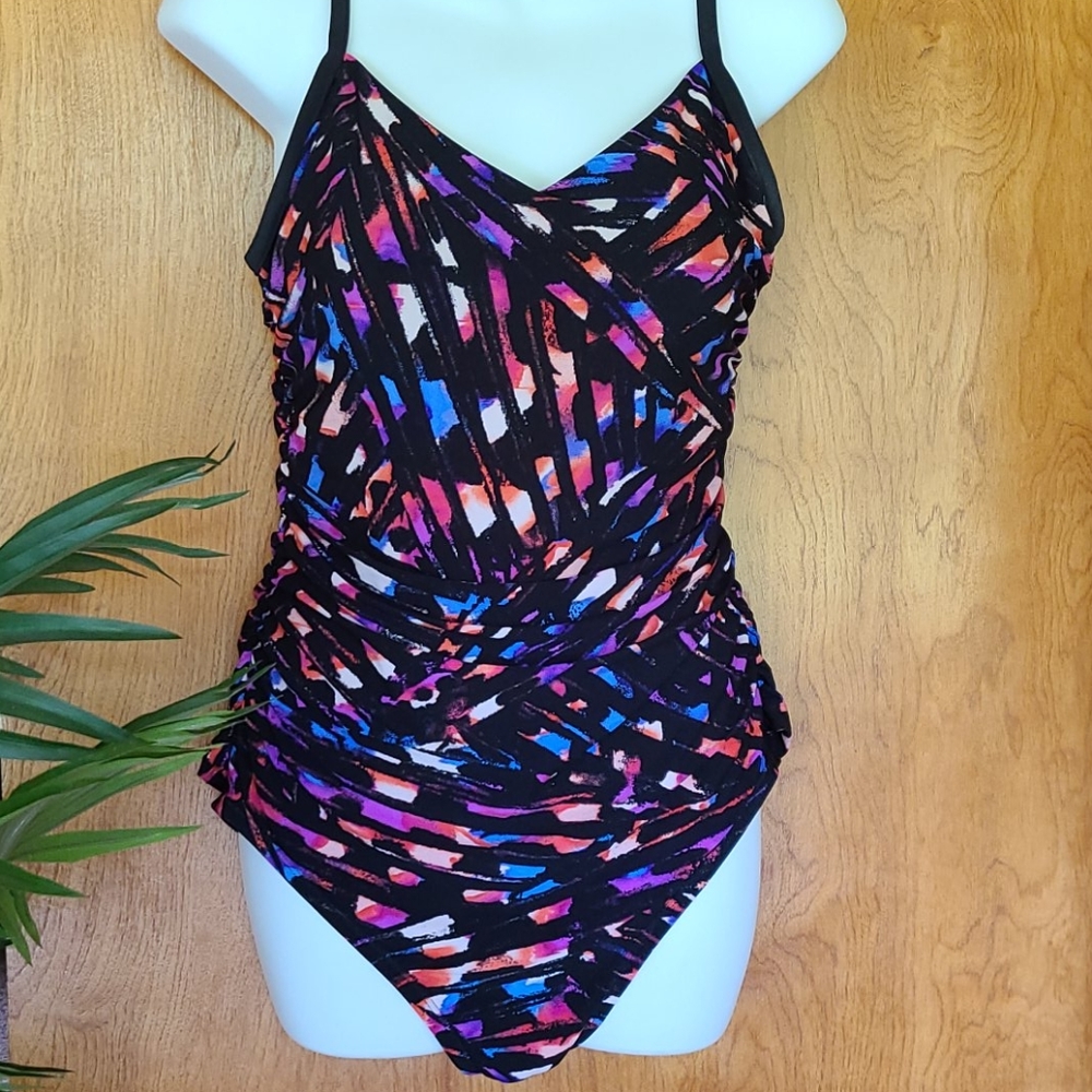Slimming colorful swimsuit